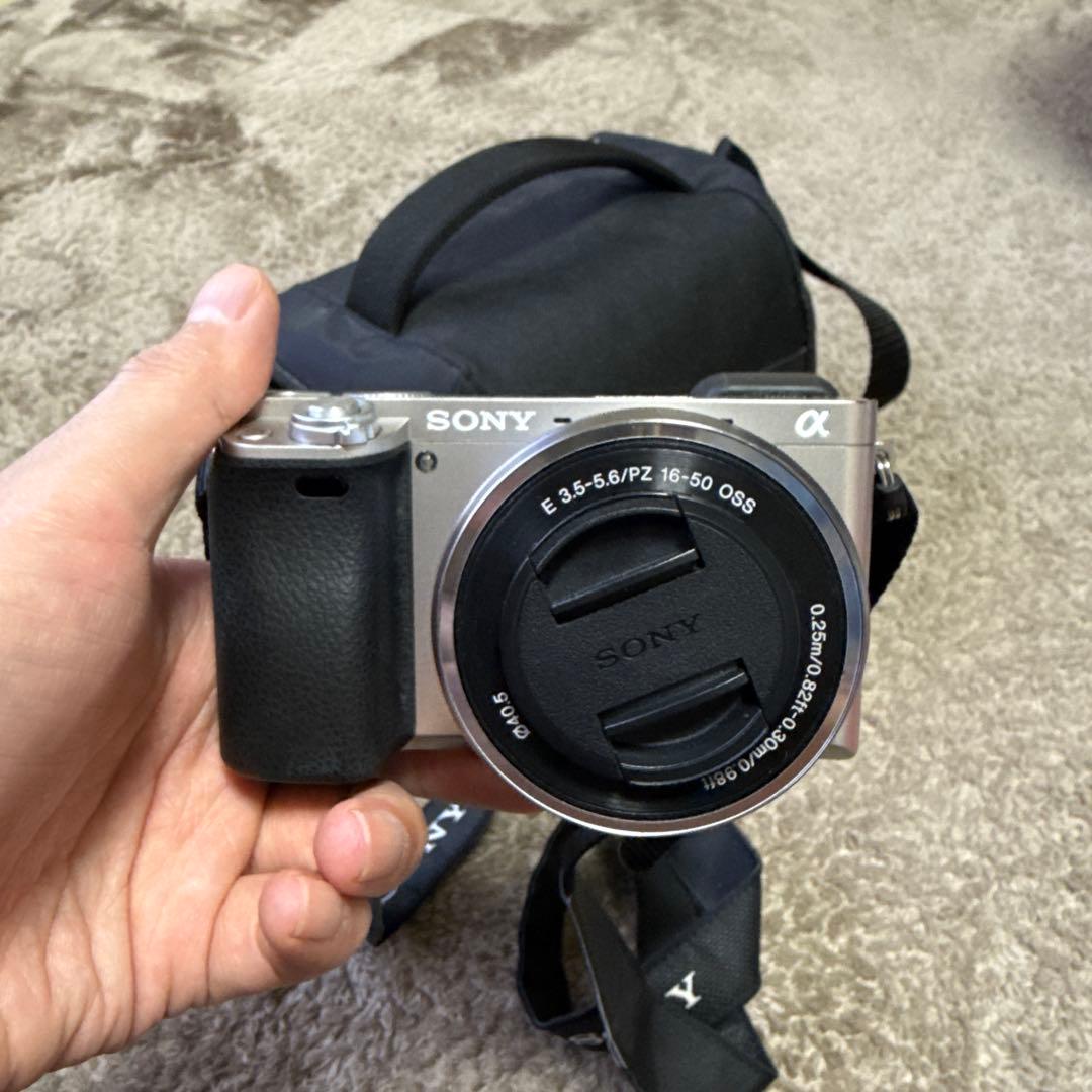 ソニー Sony α6000 ダブルズームレンズキット + 単焦点レンズ レンタル] ソニー α6000 ダブルズームレンズキット ミラーレス一眼