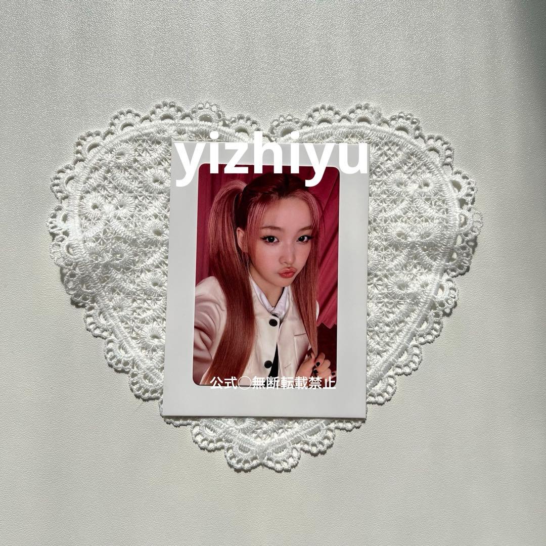 ILLIT イロハ yizhiyu yzy トレカ ラキドロ - メルカリ