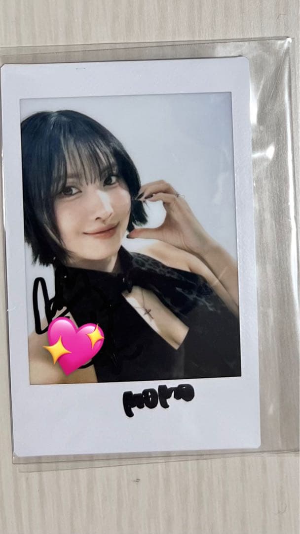 TWICE MOMO オフラインくじ サイン入りポラロイド写真 B賞 - メルカリ