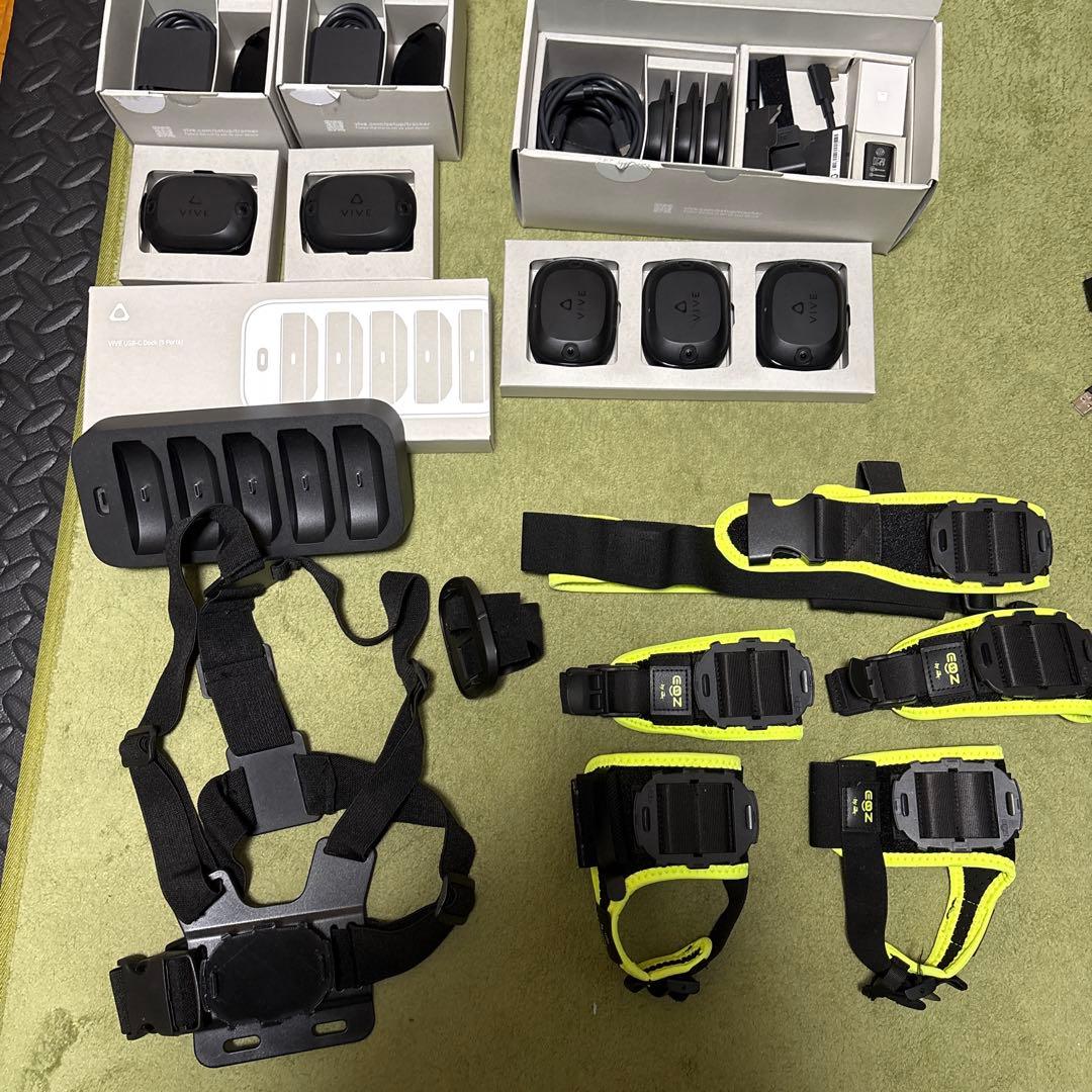 VIVE Ultimate Tracker 5個＋ワイヤレスドングル+ストラップ VIVE Ultimate Tracker - フルボディトラッキング、SteamVRに対応