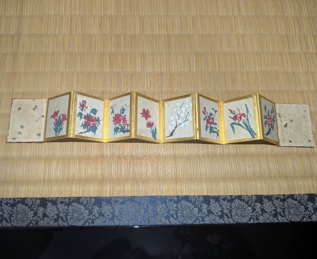 稀少！古い雛道具 花の絵の折り本
