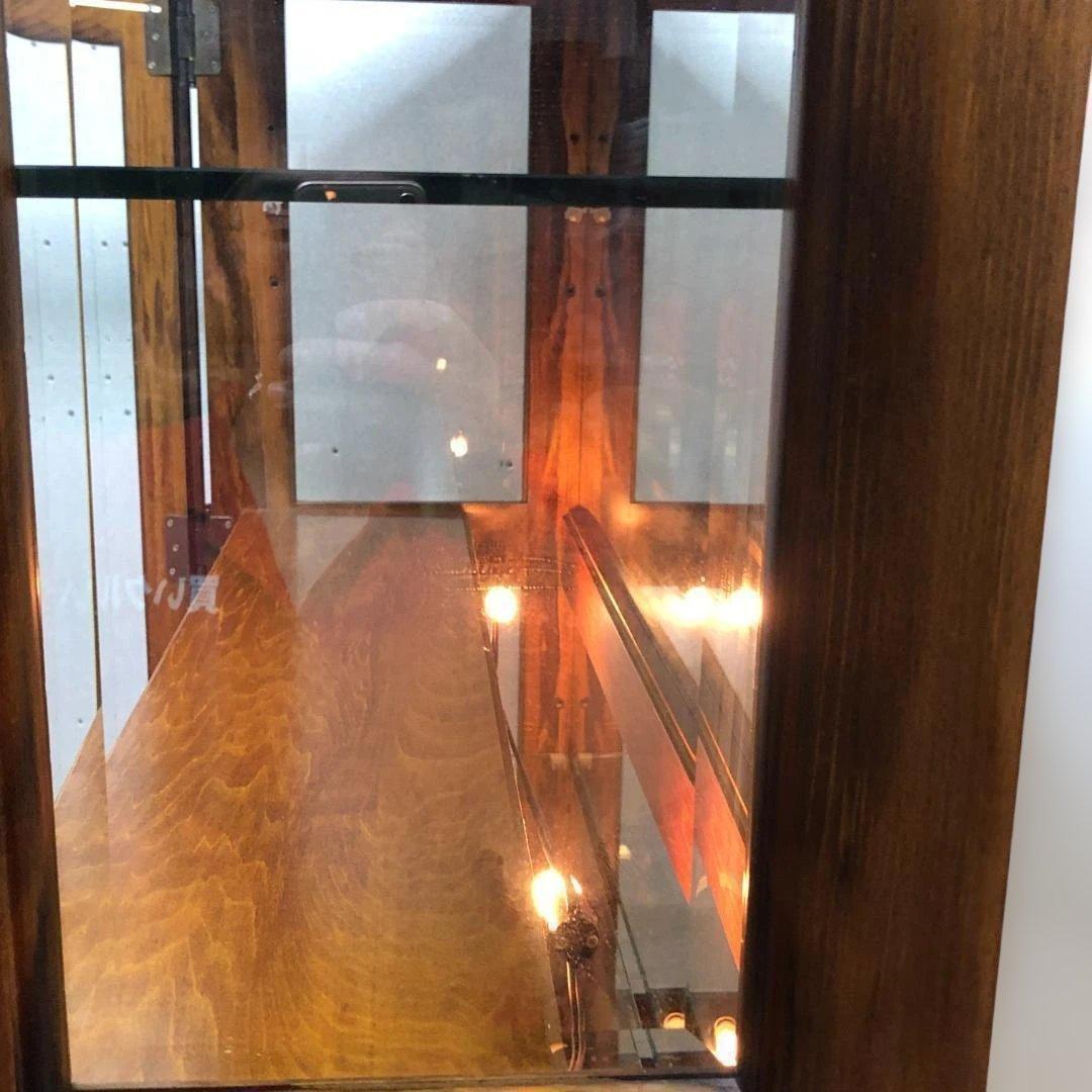 送料無料【希少3面ガラス採光】カリモク 飾り棚 コレクションボード