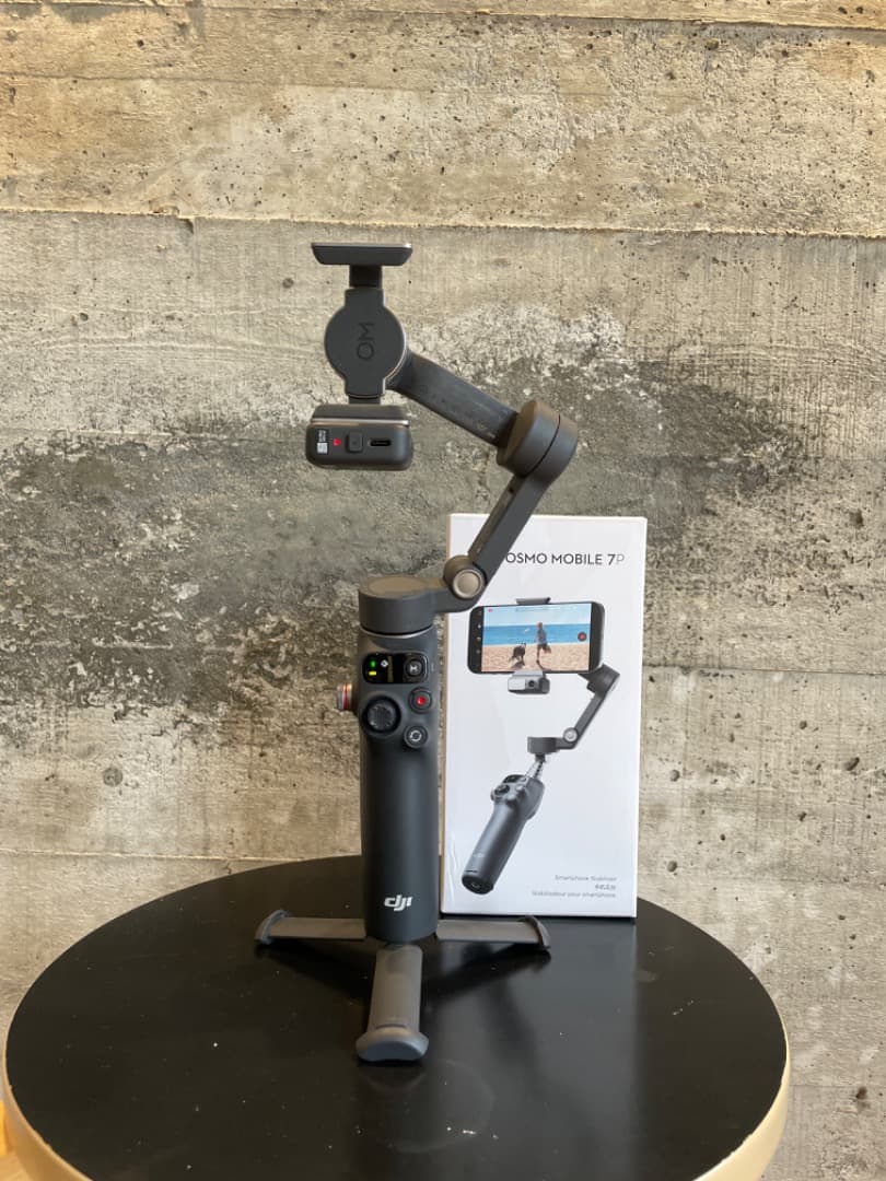 【美品】DJI Osmo Mobile 7 スタビライザー DJI ジンバル 新製品 DJI Osmo Mobile 7 OM7 ジンバルカメラ