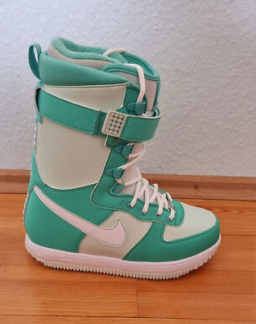 (出品終了間近)24.0cm Nike Zoom Force 1