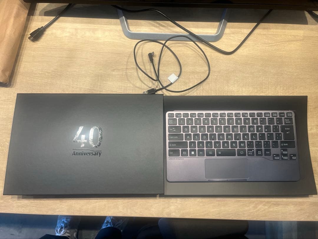 40周年記念 ワイヤレスキーボードLIFEBOOK UH Keyboard 世界最軽量ノート「LIFEBOOK UH」のキーボードが単体製品化 - PC Watch