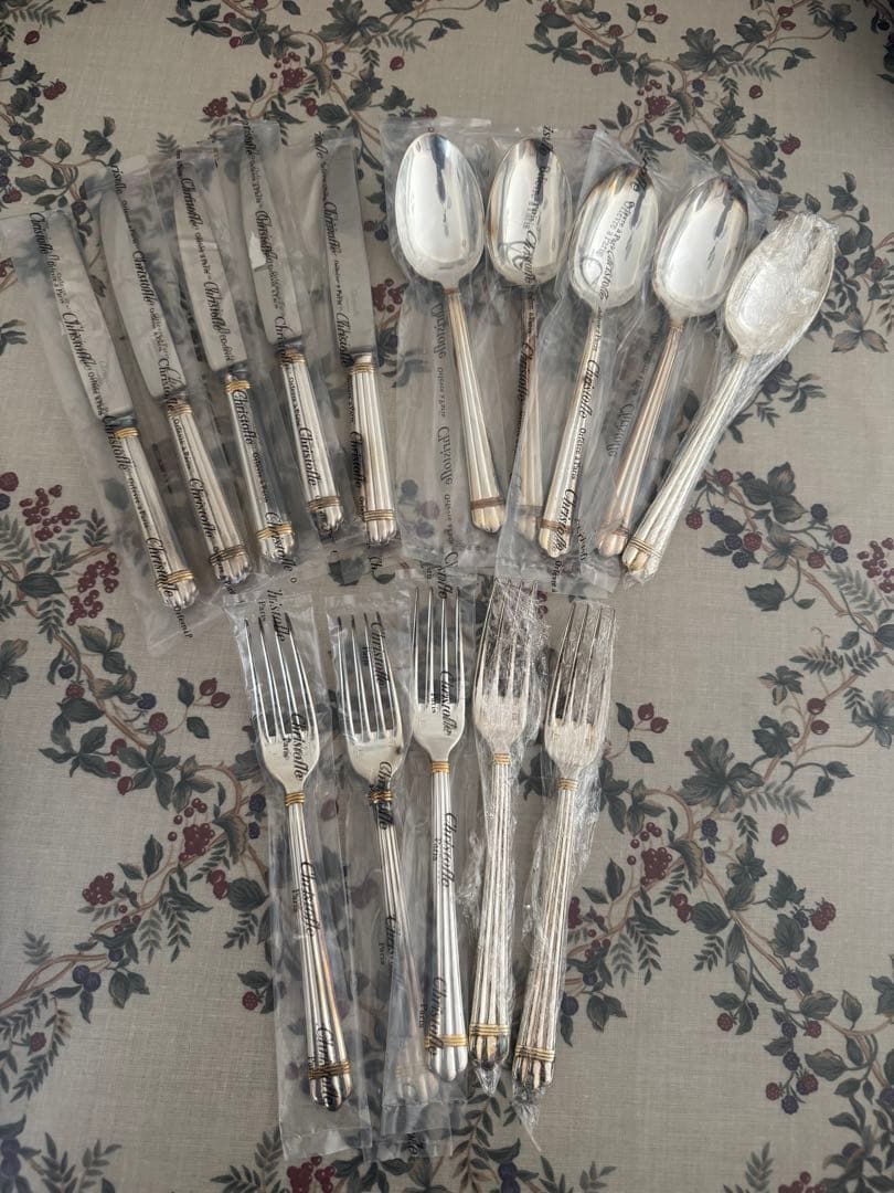 アリアゴールドリング テーブル ナイフ、フォーク、スプーン　シルバー　各5本 2026年最新】クリストフルアリアゴールドの人気アイテム - メルカリ