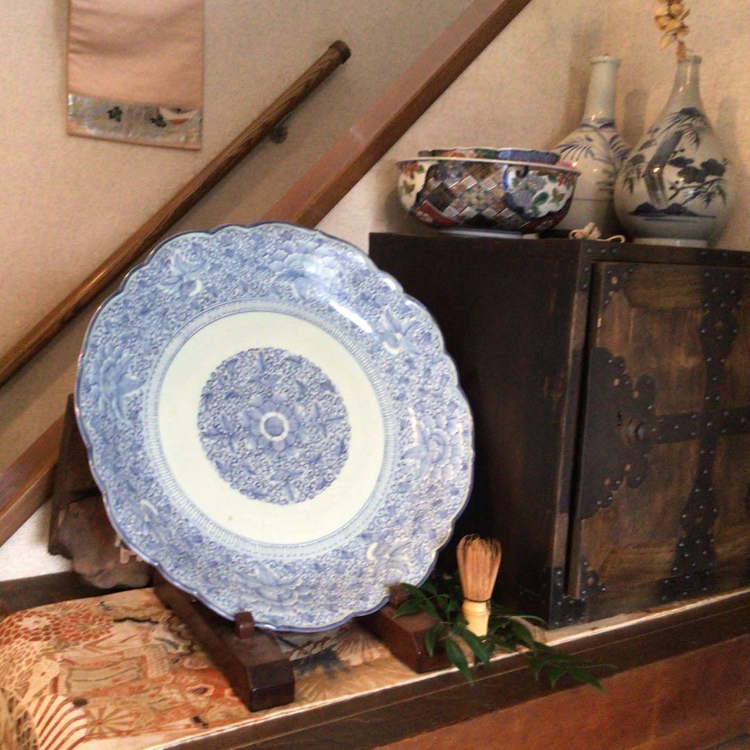 A865 古伊万里　染付　幕末線描　牡丹に柘榴紋様（1尺5寸）大皿　　1枚 A865 古伊万里 染付 幕末線描 牡丹に柘榴紋様（1尺5寸）大皿 1枚