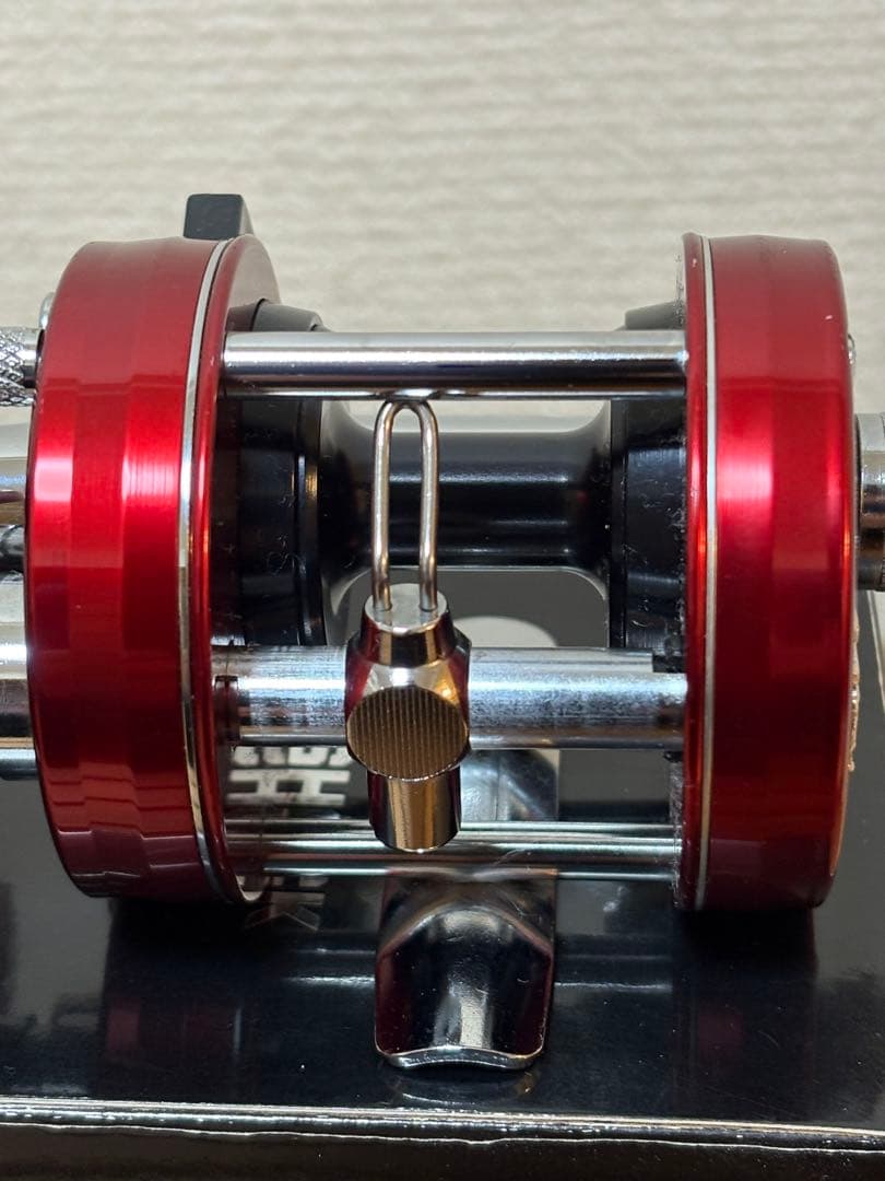 ABU アンバサダー2500Cレッド - メルカリ