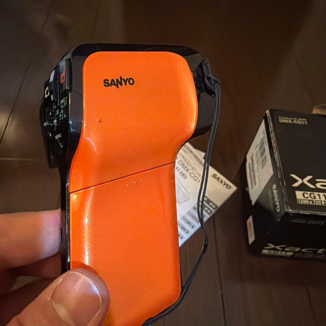 XACTI cg11 オレンジ　箱付 SANYO 【中古】SANYO 三洋電機 Xacti DMX-CG11 オレンジ デジタル