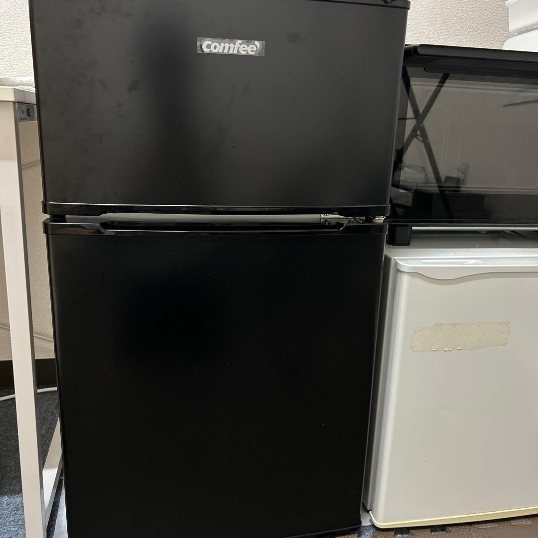 [グレン]comfee RCT90BL(E) 冷蔵庫 90L Amazon | COMFEE' 冷蔵庫 90L 幅47.8cm 2ドア 右開き コンパクト 耐熱