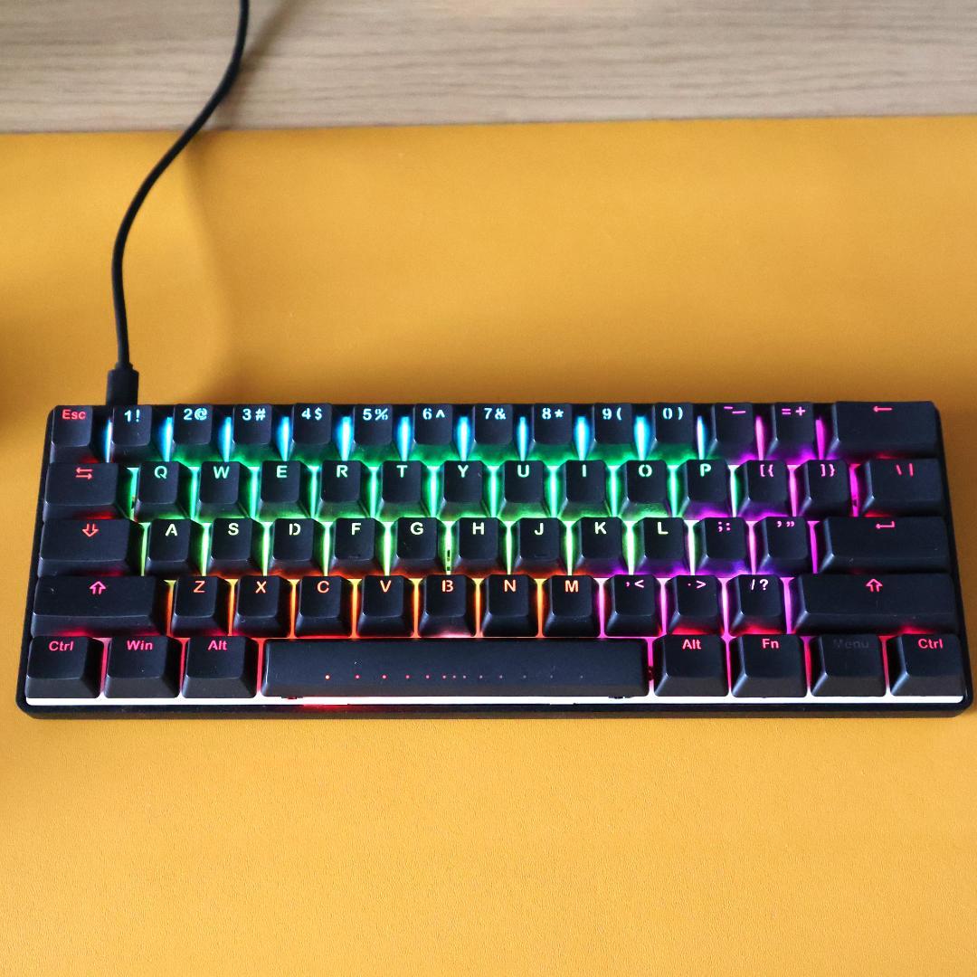 メカニカルキーボード US配列 60%コンパクト 静音黒軸 RGBバックライト