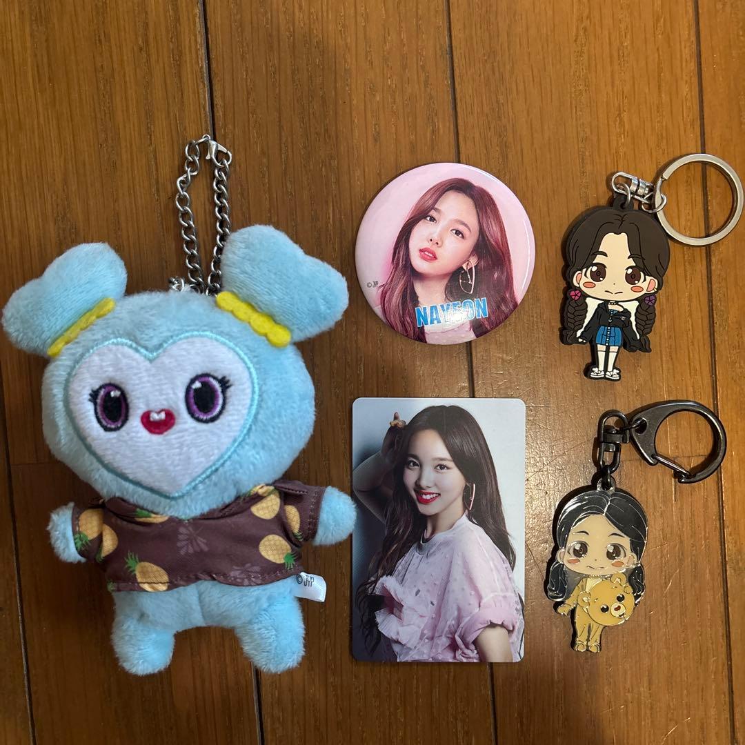 ナヨン ナブリー キーホルダー 缶バッチ トレカ - メルカリ