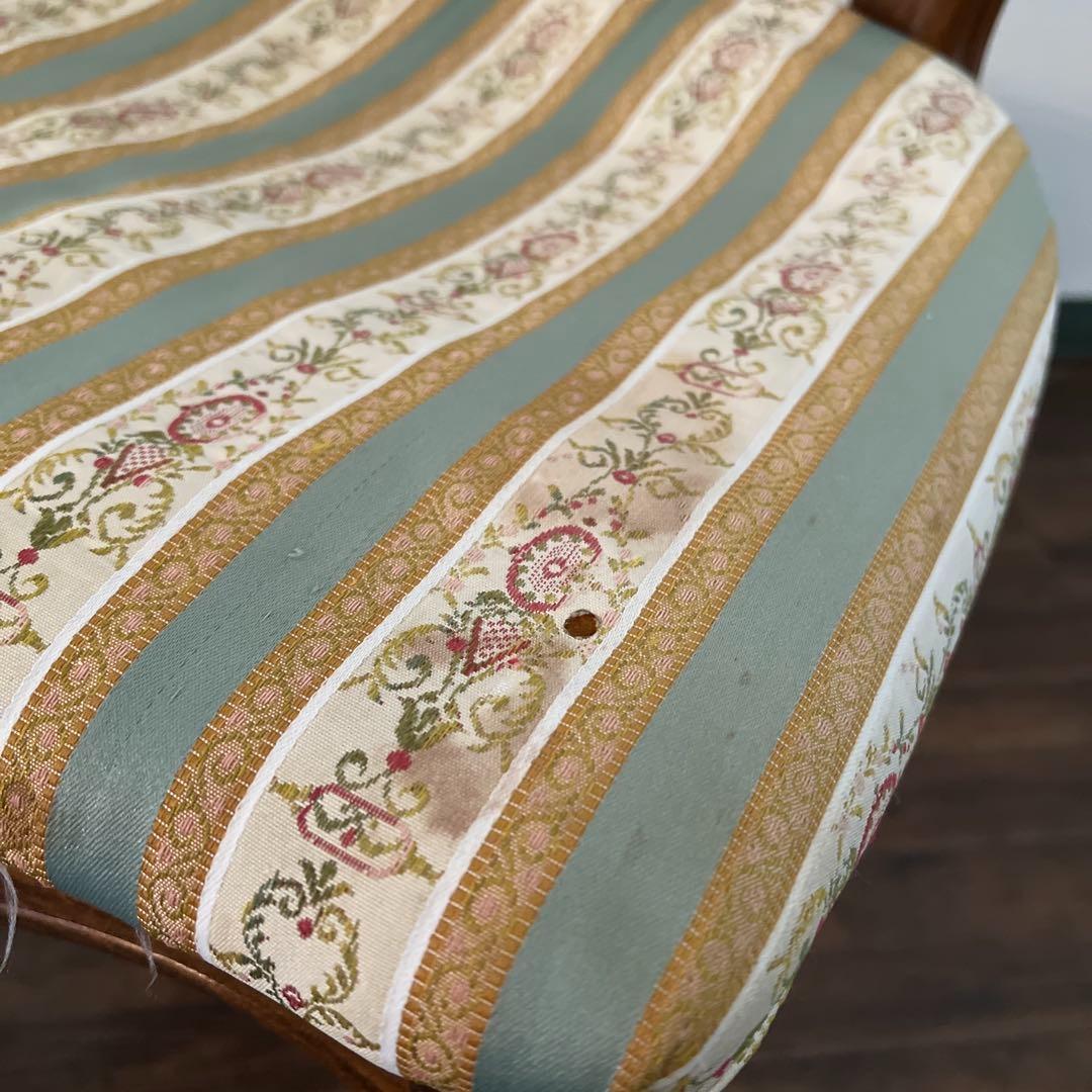 k011 クラシカルなダイニングチェア グリーン系 スタイリッシュな