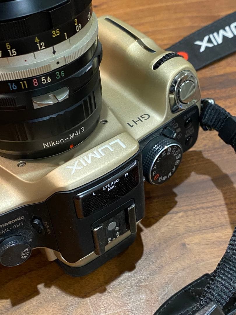 LUMIX GH1 ゴールド ミラーレス ニコンオールドレンズf28 1:3.5 - メルカリ