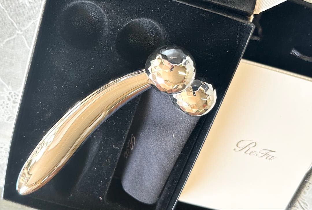 半額以下！リファReFa 美顔ローラー シルバー 小顔✨定価¥18,