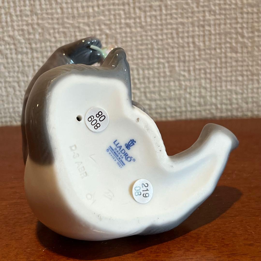 超美品 リヤドロ パンダ 紫の花 フィギュリン 人形 陶器 置物 E