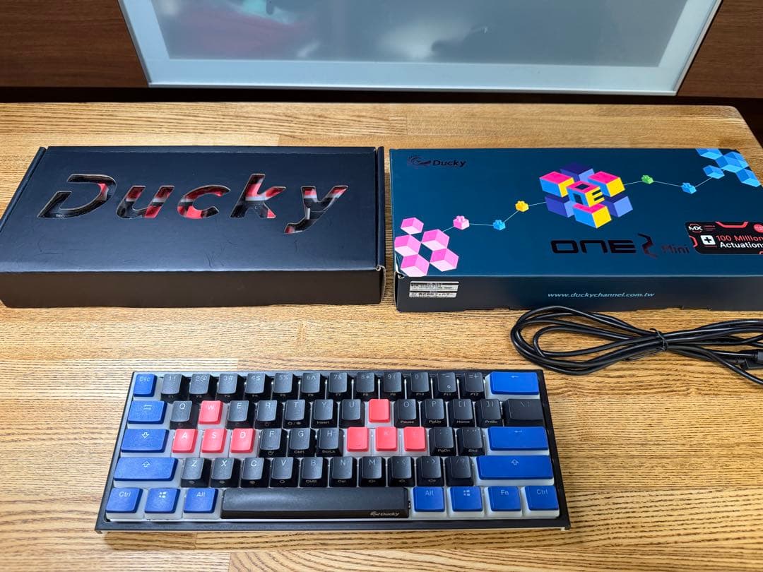 Ducky One 2 mini（静音赤軸 US配列）とキーキャップのセット Ducky One 2 mini（静音赤軸 US配列）とキーキャップのセット - メルカリ