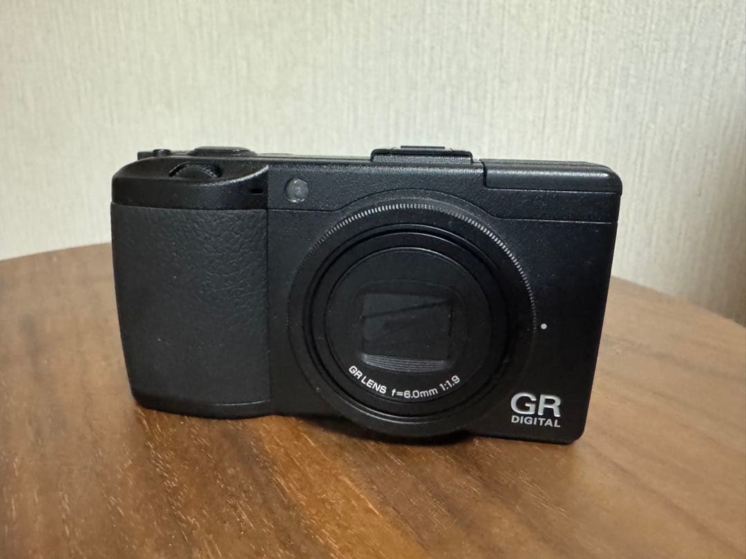 RICOH GR DIGITAL III リコー　デジタルカメラ　S数1737 RICOH GR digital IIIは、いまだ現役で2台確保している。｜記憶カメラ