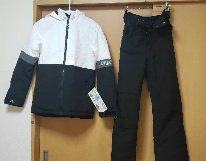 NIKITA ジュニアスノーボードウェアセット（WH/BK）+セーフティーパッド 楽天市場】ニキータ（メンズウェア｜スノーボード用ウェア