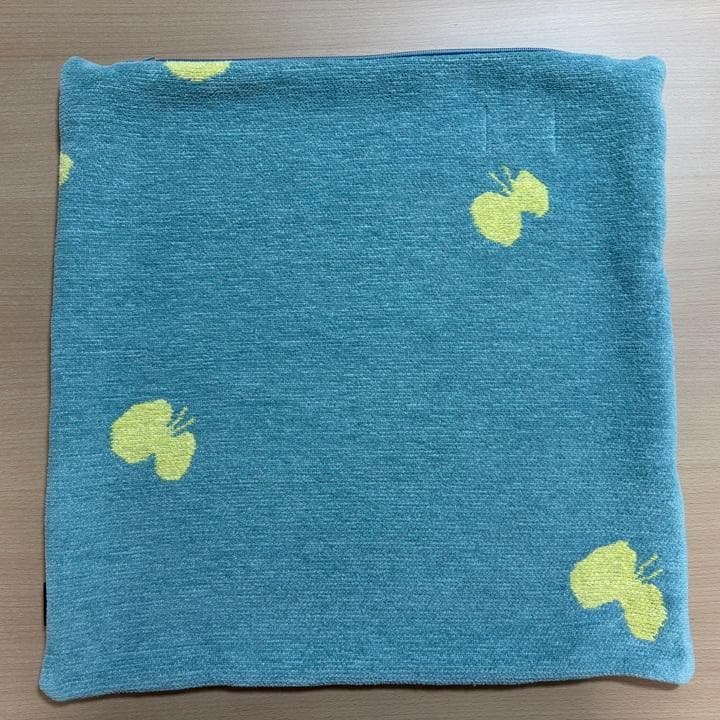 KLIPPAN+ミナペルホネン クッションカバー ブルーイエロー 45 × 45 choucho-cc-1.jpg