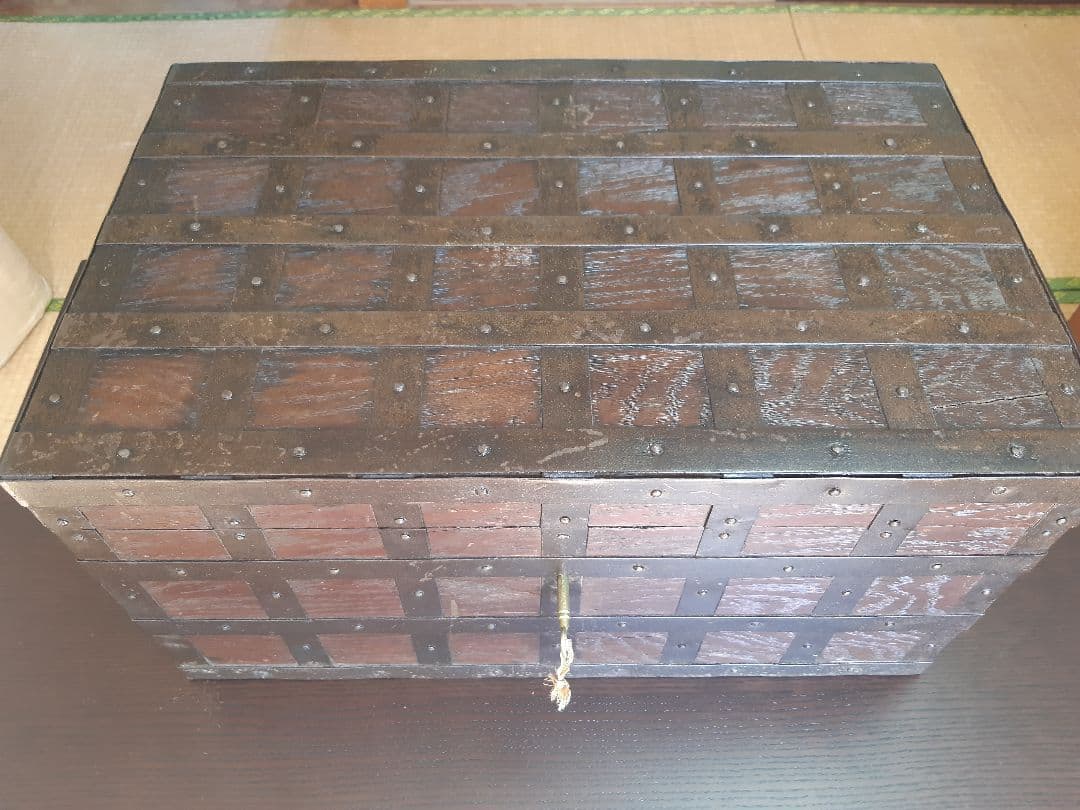 骨董品　江戸明治初期　 鉄枠木箱 江戸明治の銭箱 杉材 小引き出し付き