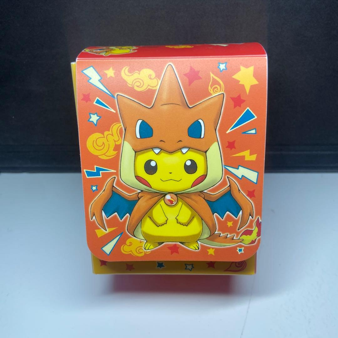 デッキケース メガリザードンYのポンチョを着たピカチュウ - メルカリ