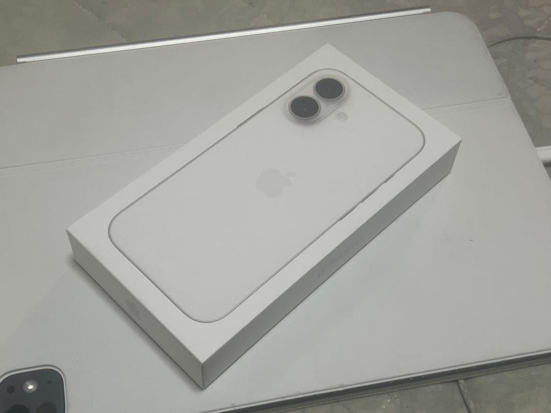 Apple iPhone 17 256gb ホワイト 未使用 未使用】Apple 国内版 【SIMフリー】 iPhone 17 256GB ホワイト MG684J