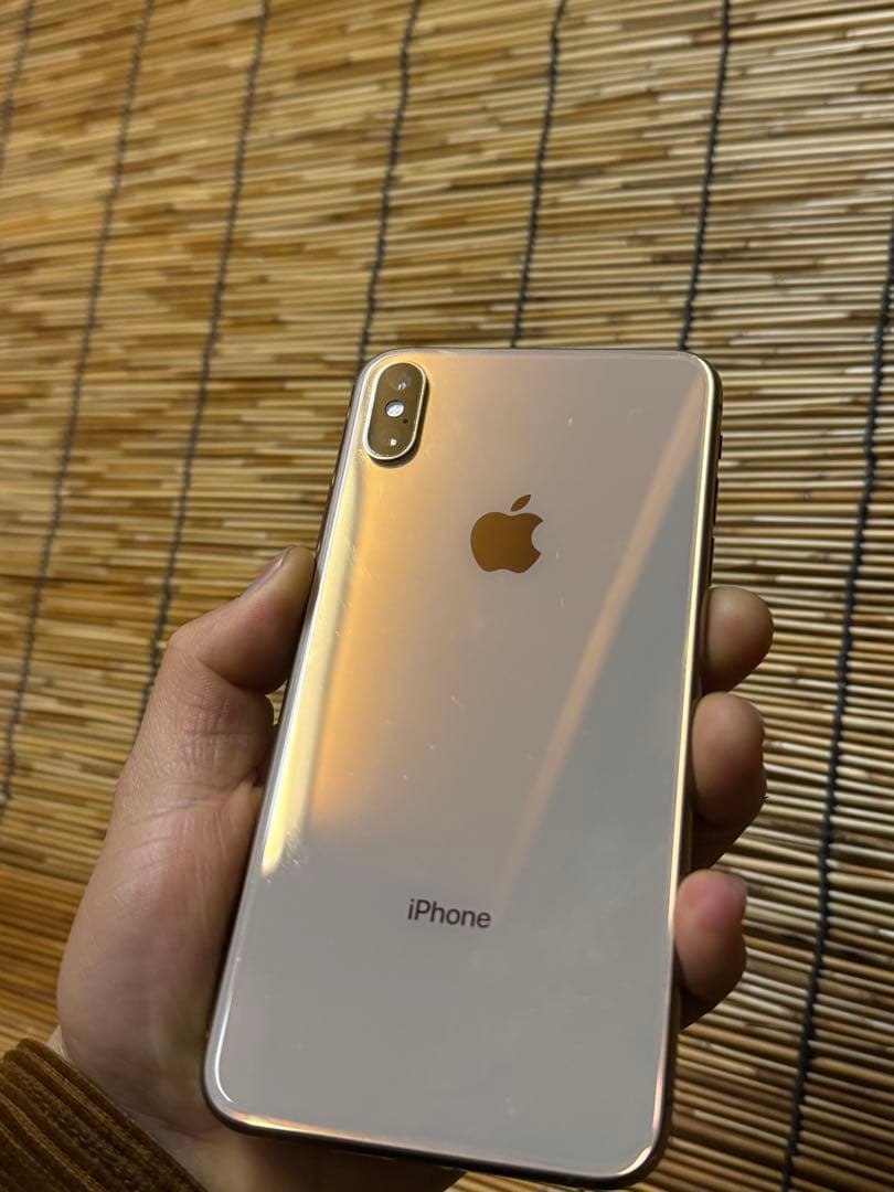 美品IPhone XSMAX ゴールド512GB シムフリー - メルカリ