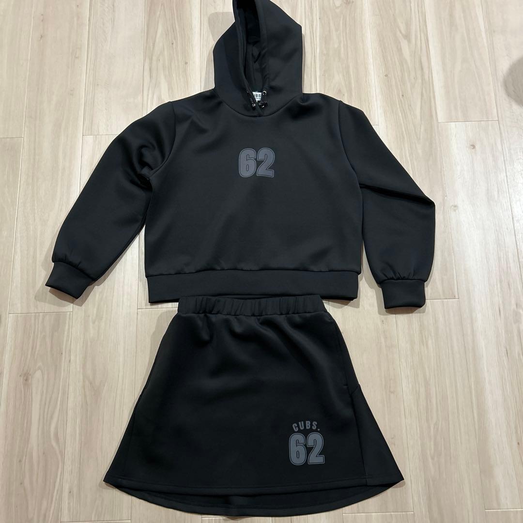 cuarto united フード付きスウェットシャツとスカートセット　ブラック セットアップ レディース 上下セット スウェット ジャージセット