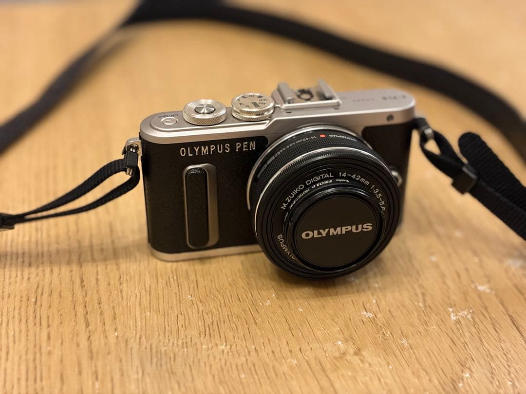 【状態良】OLYMPUS PEN E-PL8 カメラデビューに最適！ Olympus「E-PL8」レビュー】おしゃれで気軽に良い写真が撮れるカメラだ
