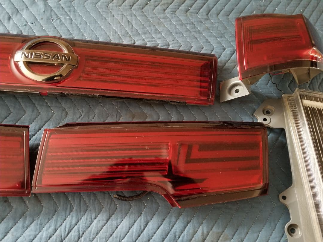 E52 エルグランド ワンオフ LEDテールセット - メルカリ