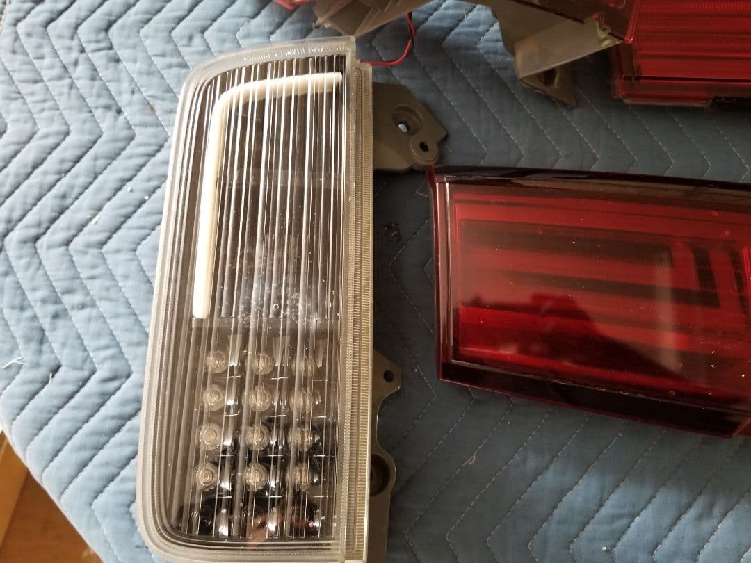 E52 エルグランド ワンオフ LEDテールセット - メルカリ