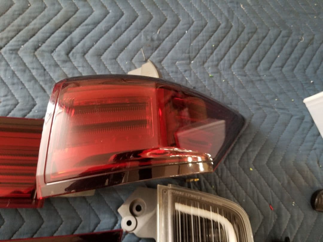 E52 エルグランド ワンオフ LEDテールセット - メルカリ