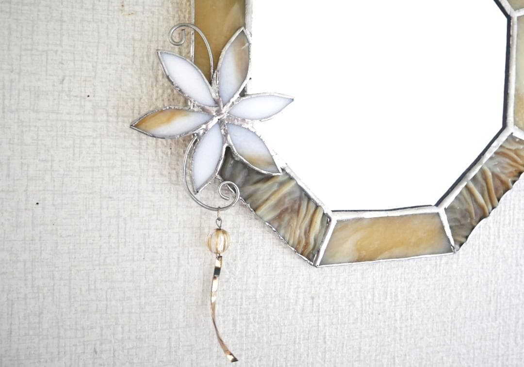 ✴︎:.。.ベージュの八角形鏡♪ （size20/max22）ステンドグラス