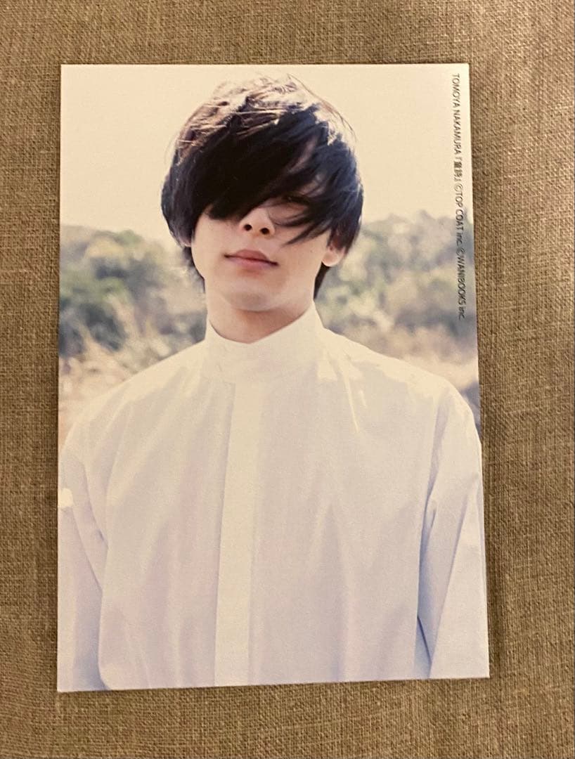 直筆サイン入り、新品同様】童詩: 中村倫也写真集ポストカード付き