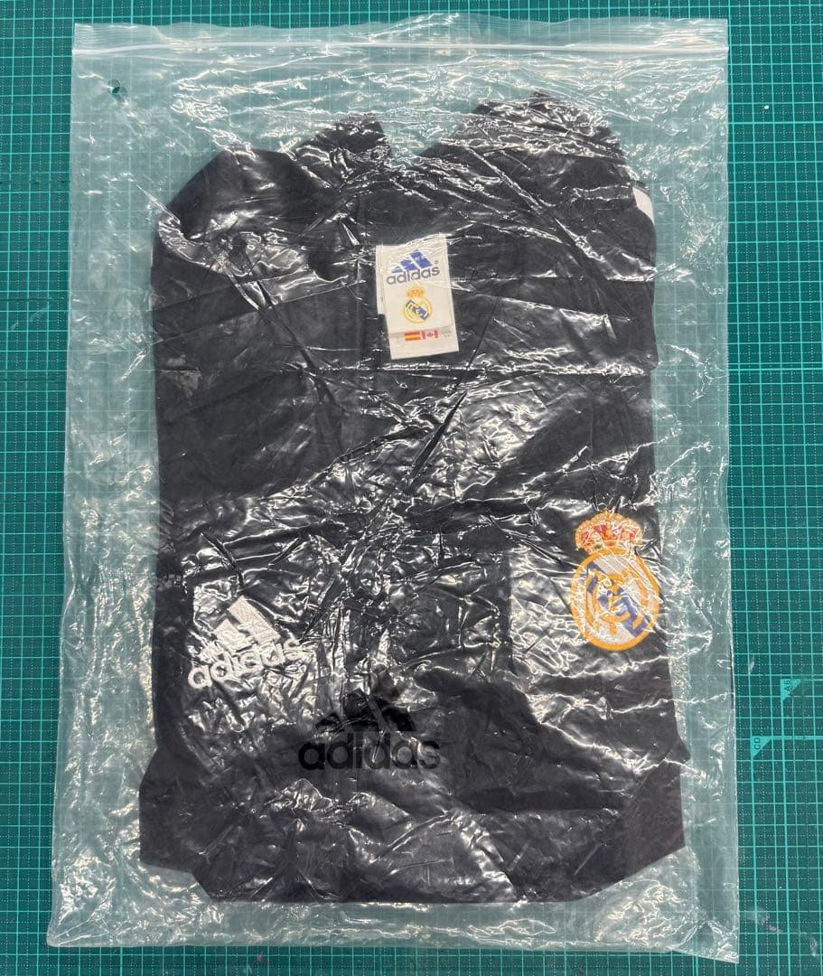 レアルマドリード ジダン adidas 100周年 01/02 CLフルバッジ - メルカリ