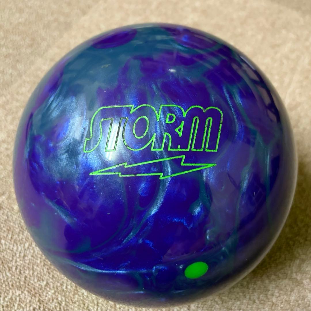 美品】ストーム トロピカルサージ 15ポンド ボウリング ボール