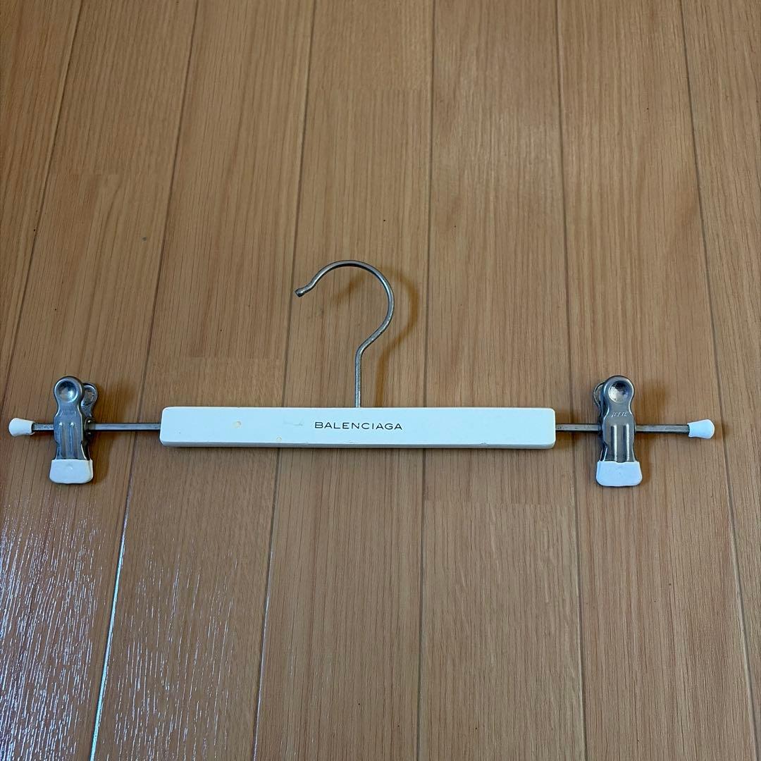 新品 非売品 純正 BALENCIAGA バレンシアガ パンツハンガー 1本 - メルカリ
