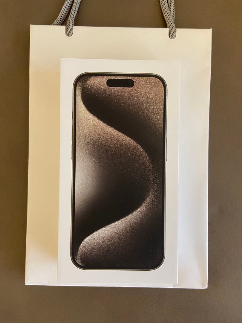 iPhone 15 Pro ナチュラルチタニウム 256 GB SIMフリー