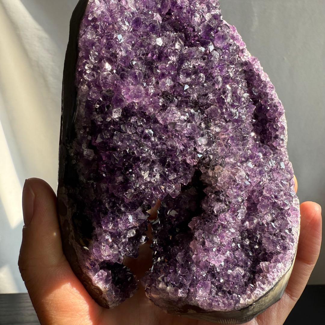 天然石アメジストのドーム 置物 原石 台座付きNO.010507の通販はau PAY