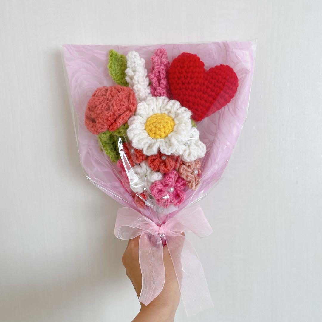 お値下げ】ブーケ 編み物 赤 ピンク ハート ハンドメイド 毛糸の花束