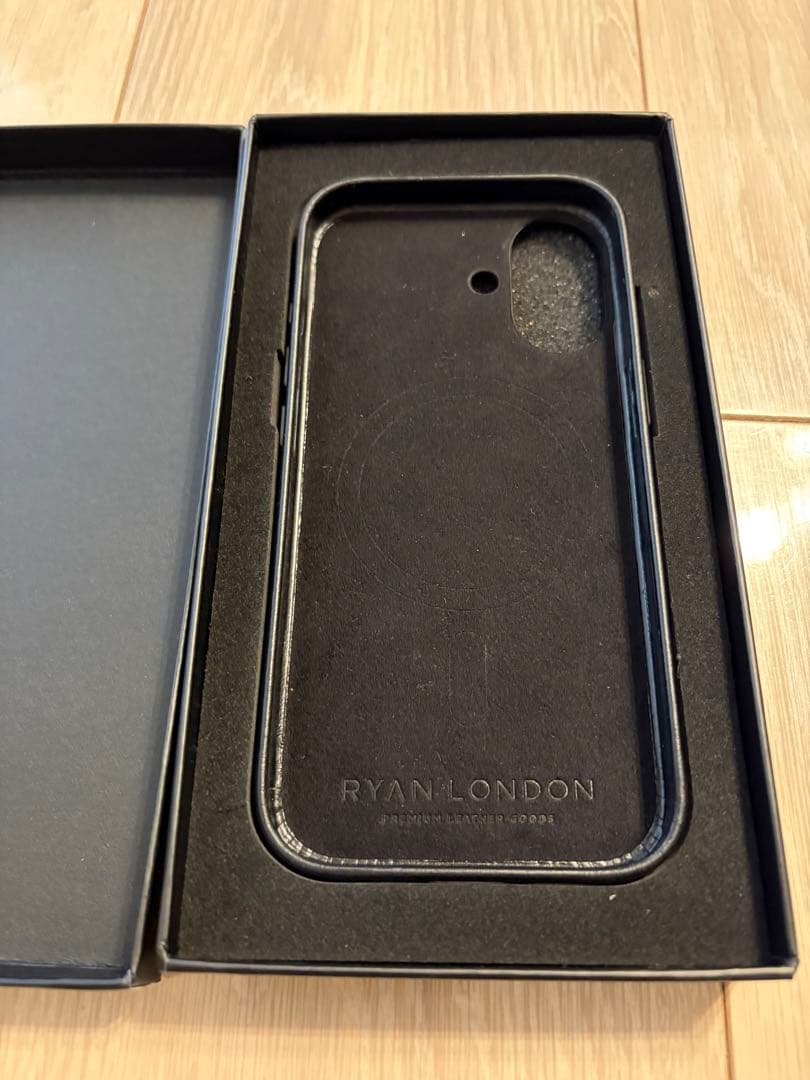 日本未発売 【値引不可】iPhone17用レザーケース RyanLondon - メルカリ