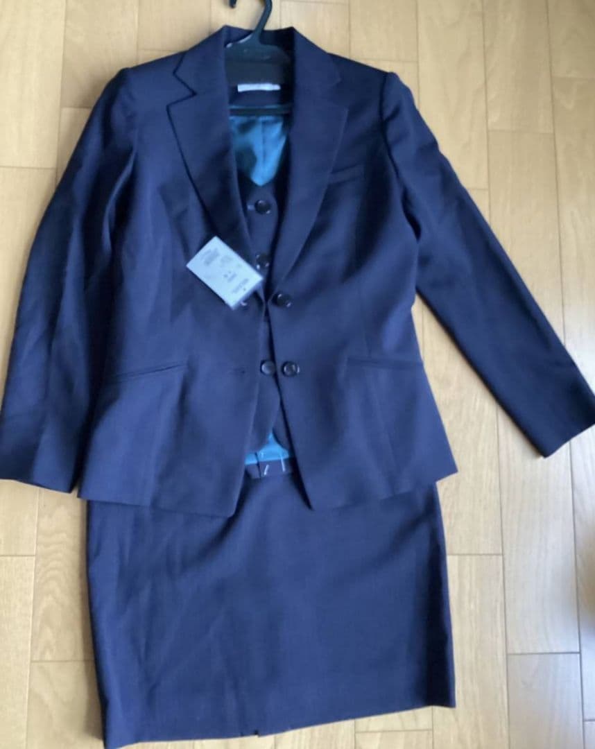 OL制服 9号 事務服 上下セット2組 未使用タグ付 値引可能 - メルカリ