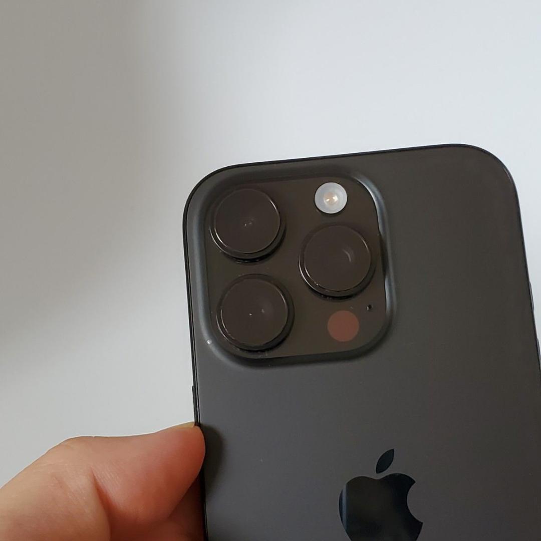 海外版 iPhone 16pro 1TB（eSIM x 2）シャッター音なし - メルカリ