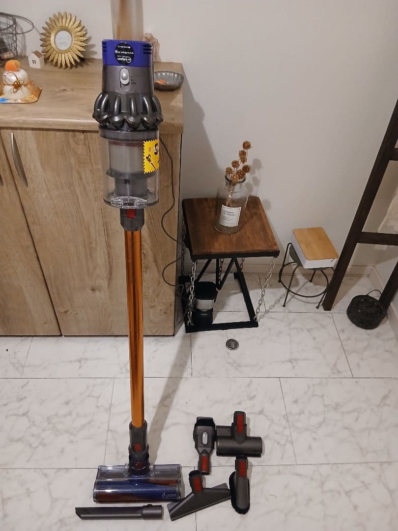 Dyson V10 Fluffy 本体一式 動作確認済 cyclone v10 ダイソン 掃除機 Dyson Cyclone V10 Fluffy SV12 FF LF