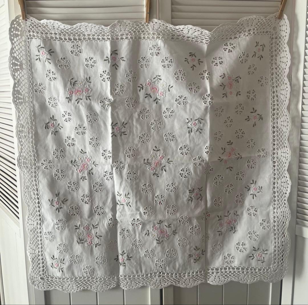 ヴィンテージ お花刺繍のテーブルクロス - メルカリ