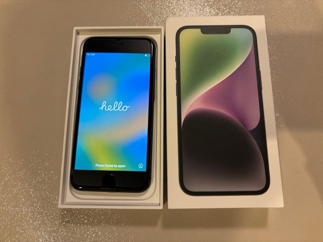 iphone 8本体ブラック　64GB Amazon.com: Apple iPhone 8 64GB Unlocked - Gray : Cell Phones