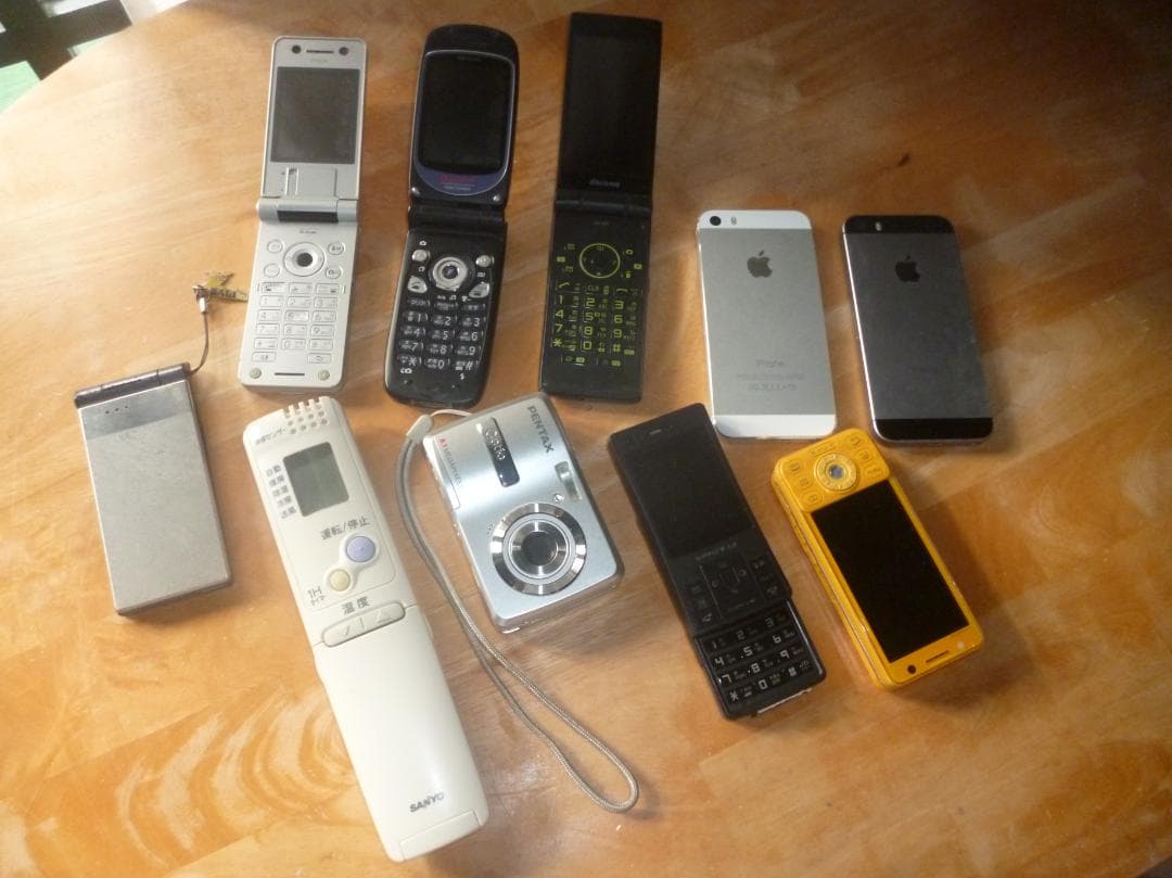 docomoD905i 三菱電機 Amazon | D905i シャインブラック 携帯電話 白ロム ドコモ docomo