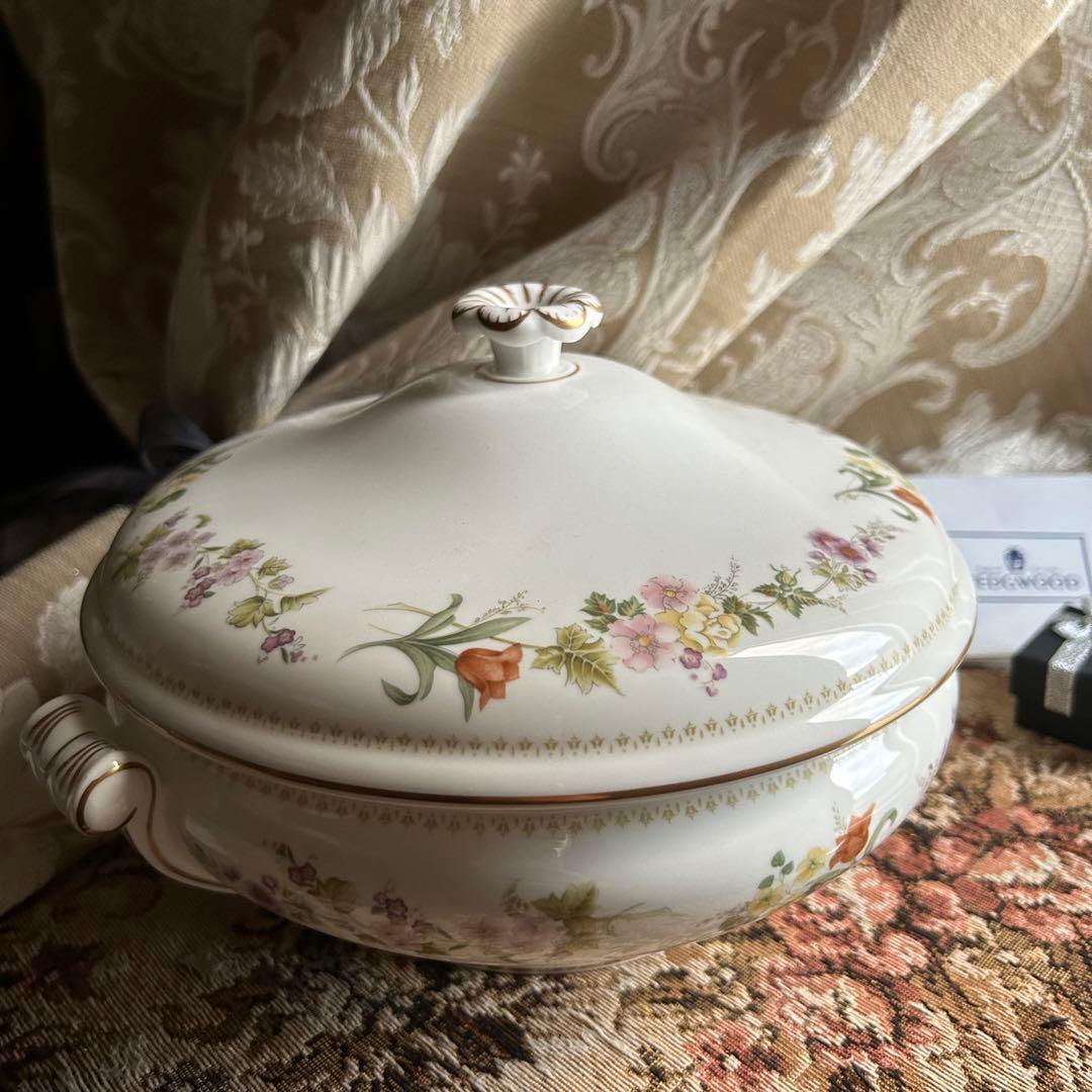 英国製 黒壺 WEDGWOOD MIRABELLE可憐な花柄カバードベジタブル - メルカリ