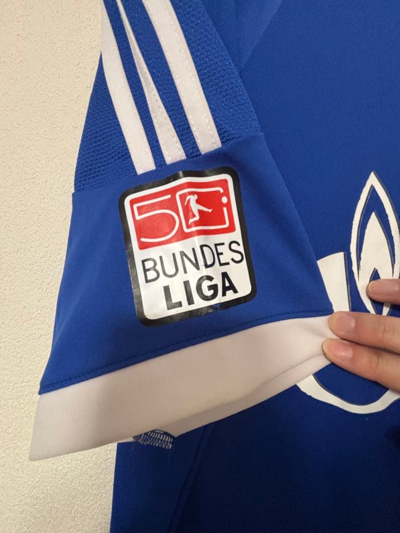 人気 商品 通販スポーツ - FC Schalke 04 Uchida 22 サッカーシャツ